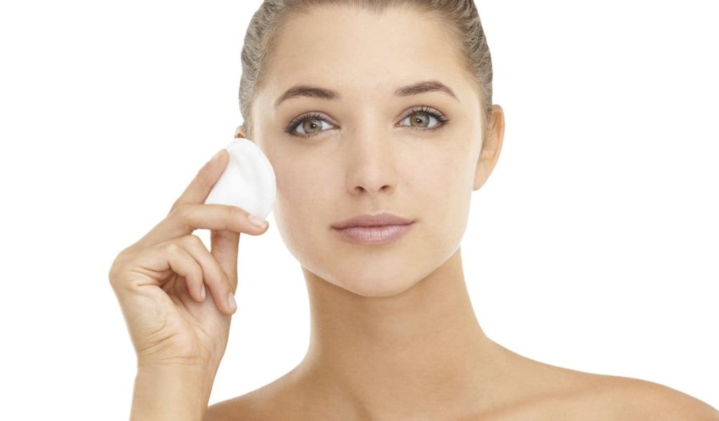 Dicas de Maquiagem para Pele Sensível: Como Aplicar Produtos sem Irritar