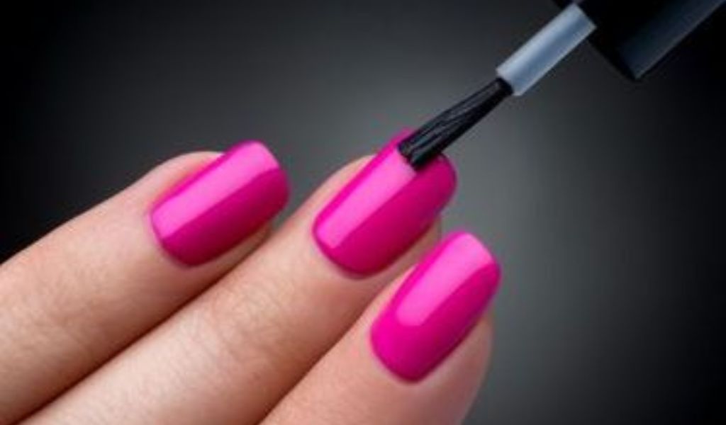 Tendências de Esmaltes: Cores e Estilos que Estão Arrasando nas Unhas