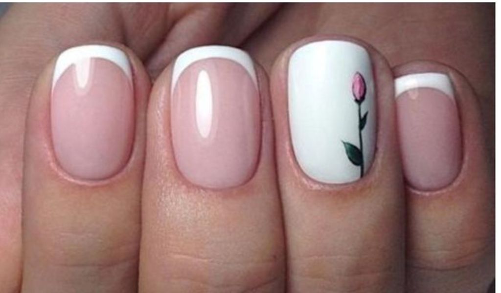 Nail Art Minimalista para Mulheres: Elegância Simples em Suas Unhas