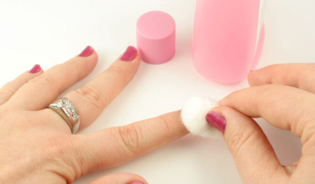 Guia de Remoção de Esmalte: Métodos Seguros e Eficientes para Retirar o Esmalte sem Danificar as Unhas