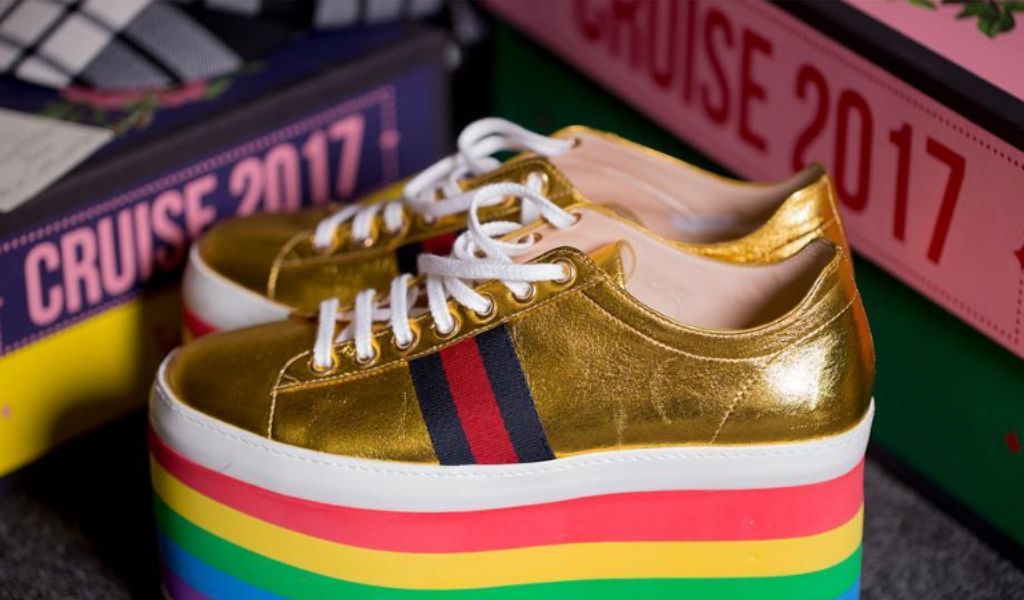 Sapatos Brilhantes e Coloridos para o Orgulho LGBTQIA+