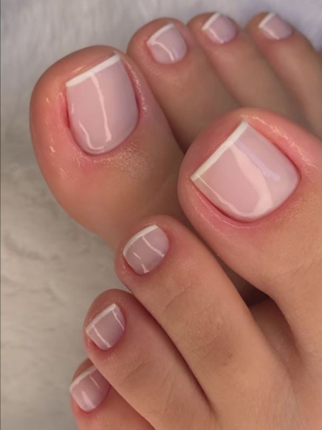 Unhas com esmalte colorido