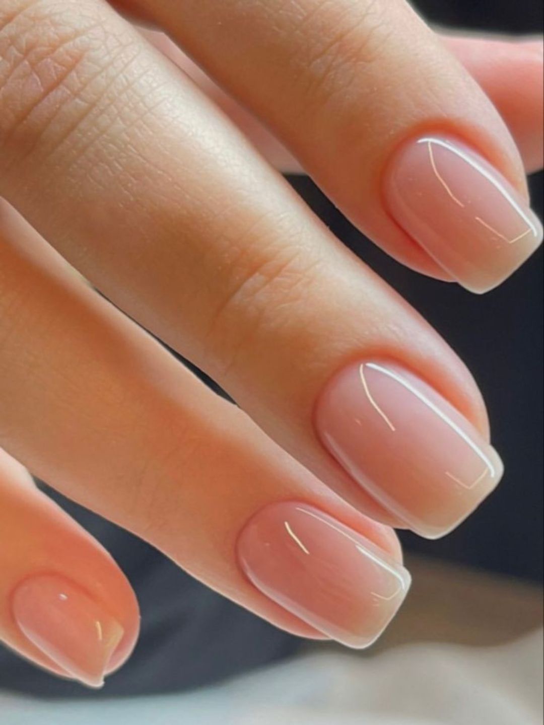 Unhas com esmalte colorido