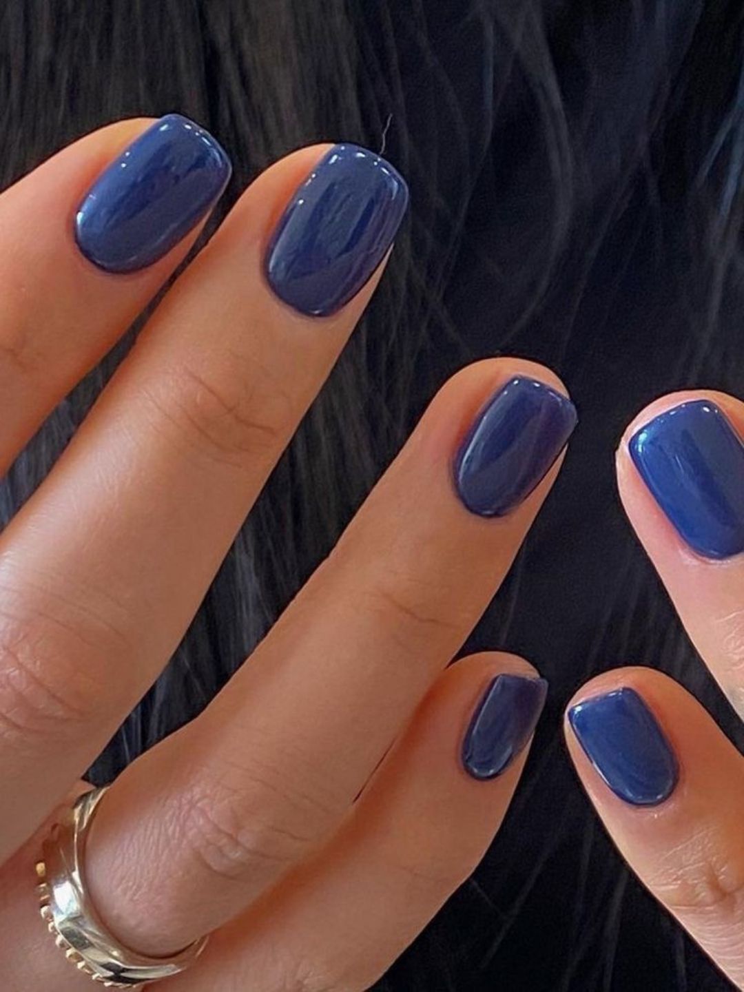 Unhas com esmalte colorido