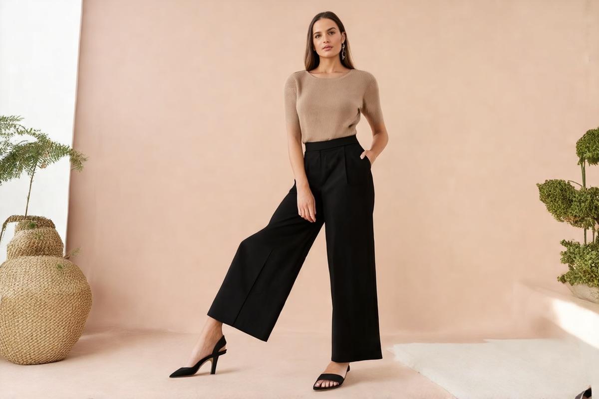 Sapatos femininos mulher usando mule salto bloco com calca wide leg em look casual elegante